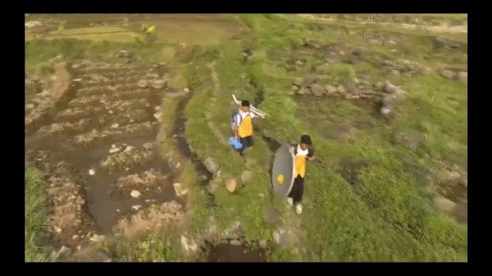 PT Telkom Indonesia (Persero) Tbk (Telkom) memberikan bantuan kepada 33 Desa Rural di Jawa Barat. Bantuan berupa layanan akses internet berbasis satelit, Mangoesky