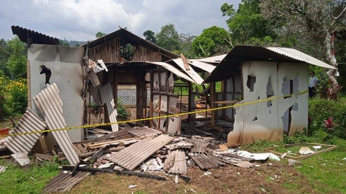 Tempat mengaji yang dibakar massa di Cilawu, Garut. Pembakaran dilakukan setelah guru mengaji mencabuli seorang santriwati.