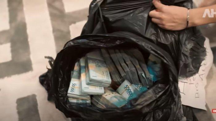 uang gepokan untuk hadiah pernikahan Atta dan Aurel