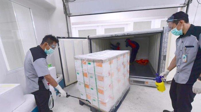 Vaksin Covid-19 buatan Sinovac yang tiba di Bandara Internasional Soekarno-Hatta pada Minggu malam, (6/12/2020), langsung dibawa menuju Kantor Pusat Bio Farma di Kota Bandung.