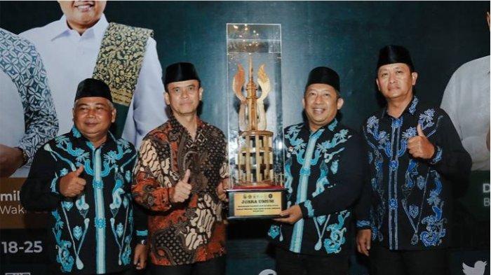 Wali Kota Bandung Yana Mulyana didampingi sekda Kota Bandung Ema Sumarna, Assisten pemerintahan Asep Gufron dan Kesra Momon