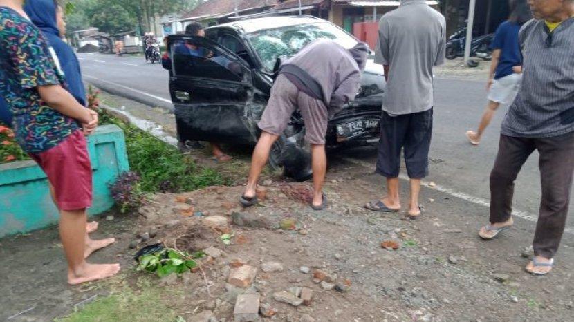 Mobil Hantam Pagar Rumah Warga Di Pangandaran Sopir Tak Ingat Apa Apa Tahu Tahu Di Puskesmas Tribunjabar Id