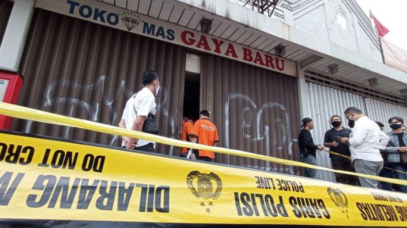 Breaking News Toko Emas Di Bandung Dirampok Pelaku Coba Masuk Lewat Rolling Door Terpergok Warga Tribunjabar Id