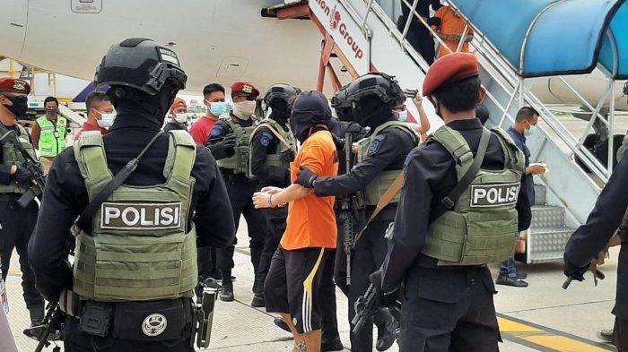 23 terduga teroris Jaringan Jamaah Islamiyah (JI) menginjakan kaki di apron kargo Bandara Soekarno-Hatta pada Rabu (16/12/2020) siang.