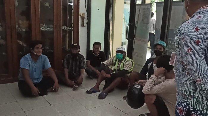 Sedikitnya tujuh orang terjaring razia Penyandang Masalah Kesejahteraan Sosial (PMKS) yang digelar petugas gabungan Kecamatan Pademangan, Jakarta Utara, Kamis (7/4/2022).Â