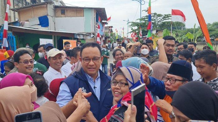 Anies Baswedan saat menyambangi Kampung Susun Kunir diteriaki Presiden di Taman Sari, Jakarta Barat pada Sabtu (10/9/2022).