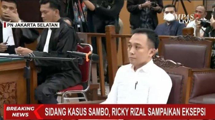Bripka Ricky Rizal saat menghadapi sidang eksepsi di Pengadilan Negeri (PN) Jakarta Selatan, Kamis (20/10/2022).