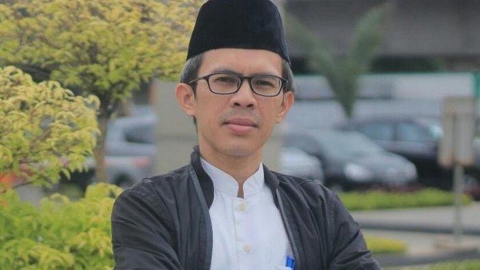 Direktur Eksekutif Indonesia Political Review (IPR) dan Akademisi Universitas Al Azhar, Ujang Komarudin. Ujang memaparkan Citayam Fashion Week sebagai fenomena politik.