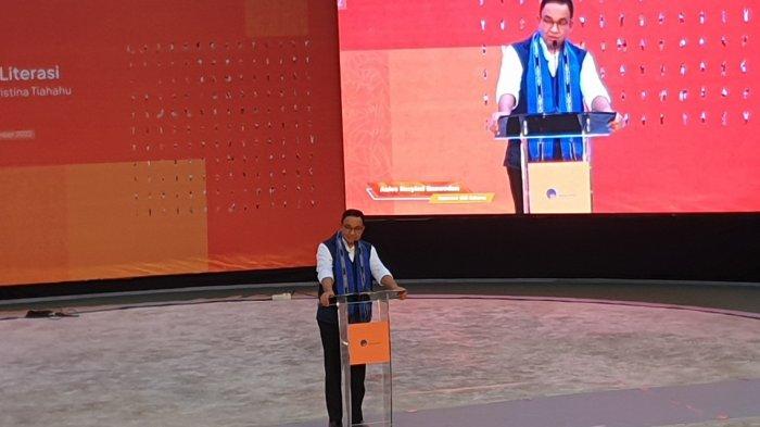 Gubernur DKI Jakarta Anies Baswedan saat meresmikan Taman Literasi Martha Christina Tiahahu di kawasan Blok M, Jakarta Selatan, Minggu (18/9/2022). Anies mengaku belum ada satu pun partai politik (parpol) mengajak atau mengusungnya sebagai capres 2024 meski sebelumnya ia menyatakan siap jadi capres.