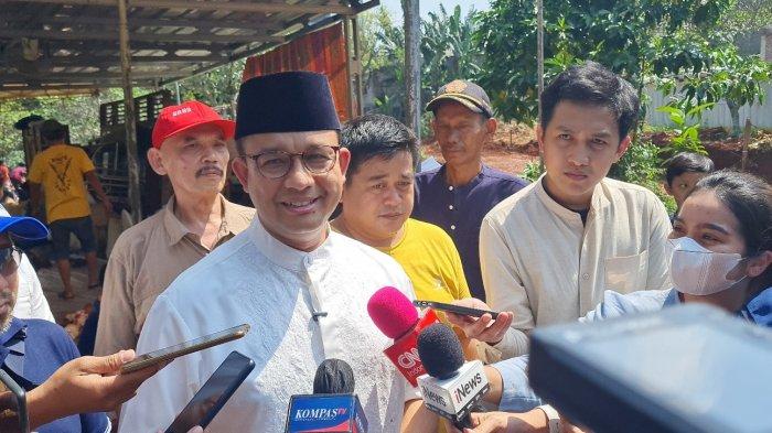 Gubernur DKI Jakarta, Anies Baswedan ditemui wartawan usai menyembelih sapi kurban di Babul Khoirot, Lebak Bulus, Jakarta Selatan pada Minggu (10/7/2022).