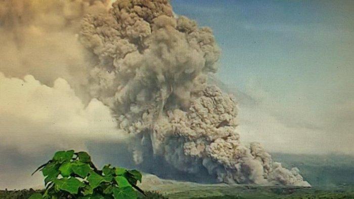 Gunung Semeru Erupsi, 4 Desember 2022.