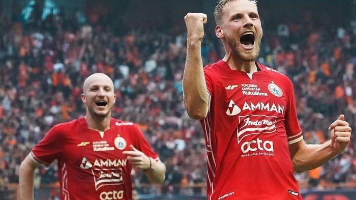 Hanno Behrens (kanan) dan Michael Krmencik (kiri) pada laga Persija Vs RANS Nusantara FC, Senin (16/7/2022).