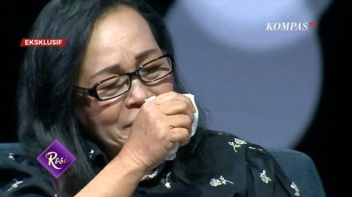 Ibunda Bharada E, Rynecke Alma Pudihang tak kuasa menahan airmatanya saat menceritakan sosok Bharada E yang terseret kasus pembunuhan Brigadir J gara-gara ulah Ferdy Sambo.