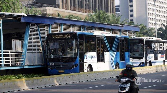 Ilustrasi bus Transjakarta - Sopir bus Transjakarta yang menabrak seorang lansia berinisial FNR (62) hingga tewas di Jalan M.H Thamrin, Kebon Sirih, Jakarta Pusat, diistirahatkan atau dinonaktifkan pasca-kejadian Jumat (28/10/2022) malam.