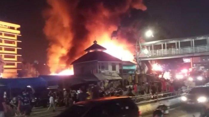 Niat Bantu Warga, Cerita Tukang Tahu Bulat Dapat Rezeki di Tengah Kebakaran Pasar Gembrong - Tribunjakarta.com
