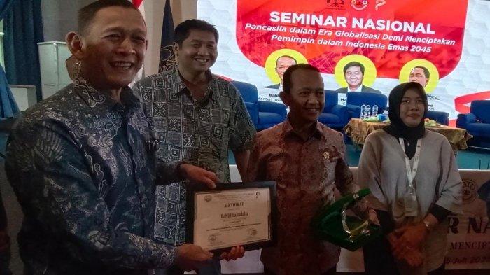 Ketua Umum Taruna Merah Putih (TMP) Maruarar Sirait hadir dalam seminar kepemimpinan nasional bertema ‘Pancasila dalam Era Globalisasi Demi Menciptakan Pemimpin dalam Indonesia Emas 2045’ yang digelar Badan Eksekutif Mahasiswa (BEM) Universitas Trisakti, Jakarta, Jumat (15/7/2022).