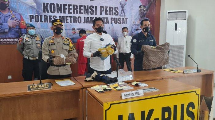 Suasana Konferensi Pers di Polres Jakarta Pusat terkait kasus pemerkosaan dan pembunuhan di Sumur Batu, Kemayoran, Jakarta Pusat pada Senin (25/4/2022).