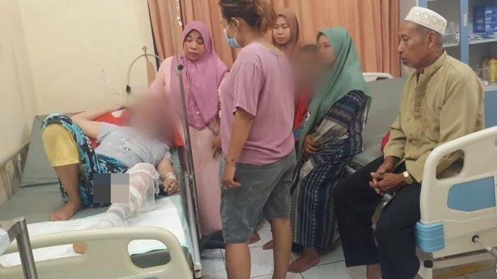 Motif suami yang membakar istrinya di dalam kamar di Desa Sukamulya, Kecamatan Sukamakmur, Kabupaten Bogor, dipicu karena adanya rasa cemburu saat sang istri sering kali bermain handphone ketika sang pelaku saat berada di rumah, Sabtu (17/9/2022).