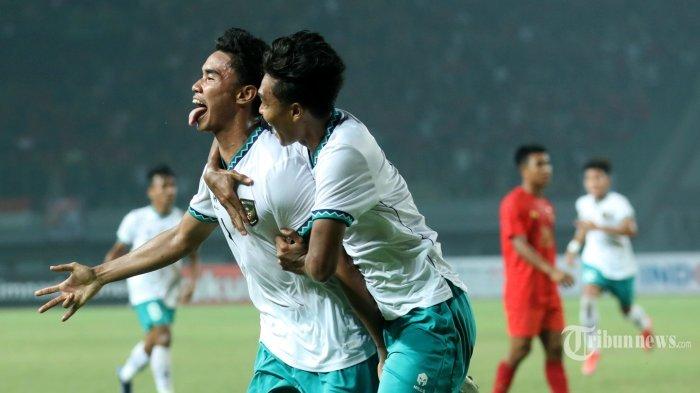 Pesepak bola Timnas Indonesia U-19, Muhammad Ferarri (kiri) merayakan gol yang dicetaknya ke gawang Timnas Myanmar U-19 dalam laga penyisihan Grup A Piala AFF U-19 2022 di Stadion Patriot Candrabhaga, Bekasi, Jawa Barat, Minggu (10/7/2022).
