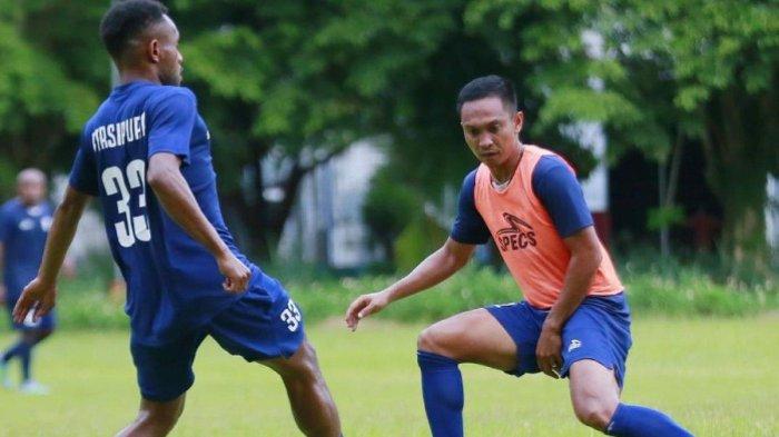 Muhammad Tahir ketika sesi latihan Persipura Jayapura di Liga 2 2022.