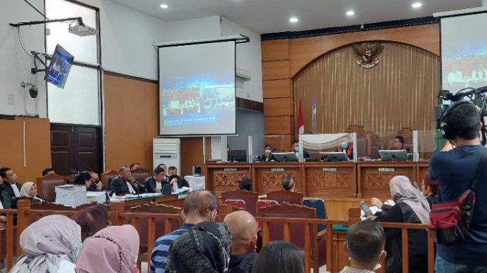 Orangtua Brigadir J bersaksi dalam sidang terdakwa Ferdy Sambo dan Putri Candrawathi di PN Jakarta Selatan, Selasa (1/11/2022).