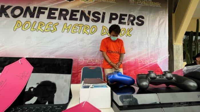 Pelaku pencurian rumah kosong di Depok di Mapolres Kota Depok, Kamis (1/12/2022).