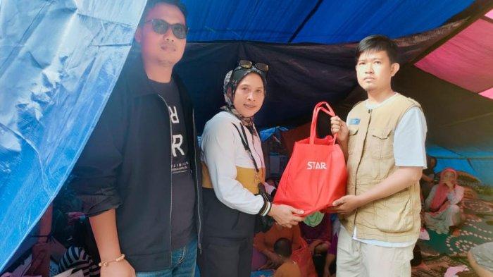 Pendistribusian bantuan dari Relawan Peduli Gempa Cianjur Kecamatan Bojonggede, Minggu (4/12/2022).