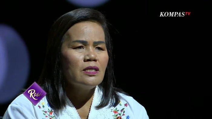 Rohani Simanjuntak. Dia adalah bibi yang selalu merekam peristiwa perihal kematian Brigadir J di Facebooknya hingga akhirnya kasus ini menjadi sorotan di tanah air.