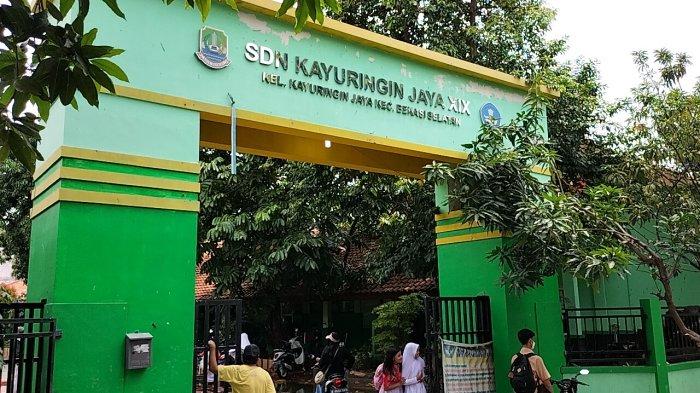 Suasana SDN Kayuringin Jaya XIX Bekasi di Jalan Pangrango Raya, Kayuringin Jaya, Kecamatan Bekasi Selatan, Kota Bekasi, pasca-dibobol maling, pada Kamis (22/9/2022).