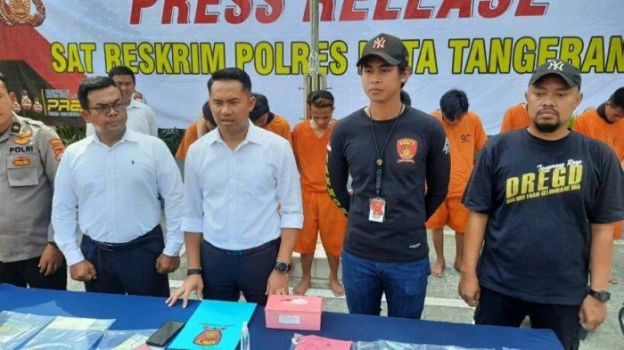 Satreskrim Polresta Tangerang berhasil meringkus delapan pencuri motor ulung dalam waktu singkat yang beroperasi di kawasan Kabupaten Tangerang. Dua diantaranya merupakan residivis dengan kasus yang sama, Senin (28/11/2022).