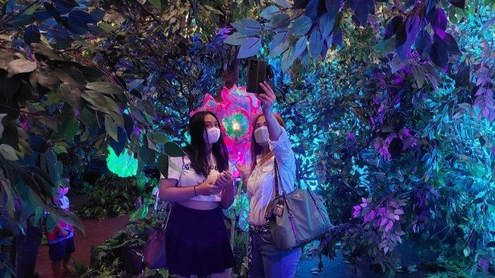 Penggemar film Avatar 'The Way of Water' bisa merasakan sensasi berpetualang di dunia Pandora dengan berkunjung ke Senayan City Mall Jakarta Selatan, mulai 2 Desember 2022 hingga 8 Januari 2023, secara gratis.
