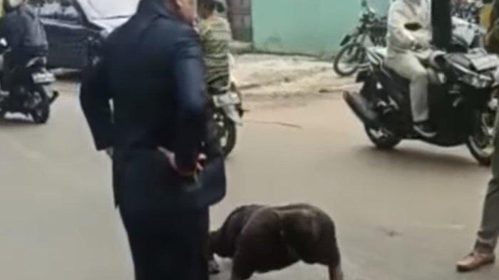 Layar tangkap video yang menampilkan orang yang diduga Tajudin Tabri meminta seorang sopir truk untuk push up dan berguling di jalan, pada akun Instagram @depok24jam.