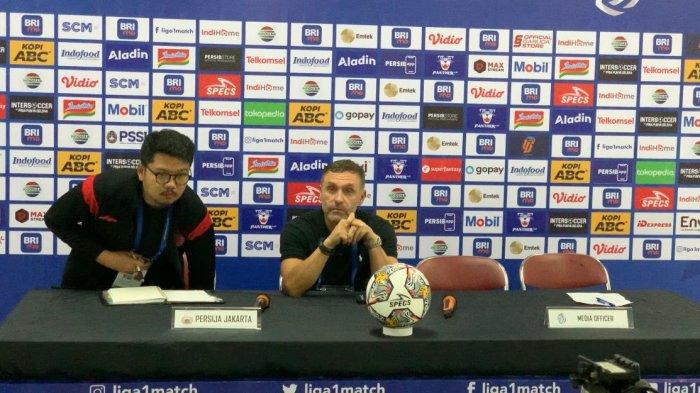 Thomas Doll saat menunggu konferensi pers usai pertandingan di Stadion Gelora Bandung Lautan Api (GBLA), Bandung, Jawa Barat, Rabu (11/1/2023)