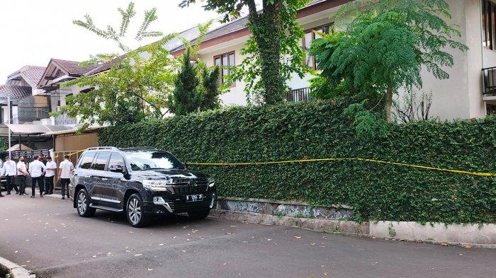 Tim khusus (Timsus) bentukan Kapolri mendatangi rumah dinas Kadiv Propam nonaktif Irjen Ferdy Sambo di Komplek Polri Duren Tiga, Pancoran, Jakarta Selatan, Senin (1/8/2022).