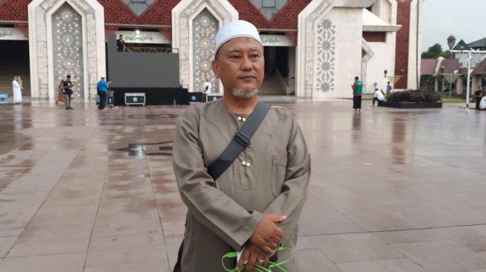 Wakil Ketua II Panitia Reuni 212, Verry Koestanto, memberi keterangan tentang adanya sejumlah peserta reuni 212 yang sudah hadir, di Masjid Agung At-Tin, kawasan TMII, Jakarta Timur, Kamis (1/12/2022).