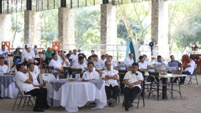 Pusat menyelenggarakan halalbihalal dengan seluruh pengurus anggota, baik KONI Provinsi maupun induk cabang olahraga (cabor) di Adria Pratama Mulya (APM) Equestrian Centre, Tigaraksa, Tangerang, Banten. Kegiatan halalbihalal itu berlansung pada Kamis, 26 Mei 2022.