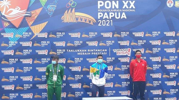 Perenang Jawa Barat, Aflah Fadlan Prawira menjadi yang tercepat di renang perairan terbuka jarak 10.000 meter di Teluk Yos Sudarso, Kota Jayapura, Selasa (5/10/2021).