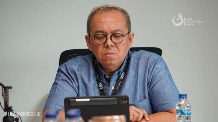 Direktur Utama PT Liga Indonesia Baru Akhmad Hadian Lukita memimpin rapat virtual dengan PSSI dan 18 klub Liga 1 2020, Jumat (17/2020).