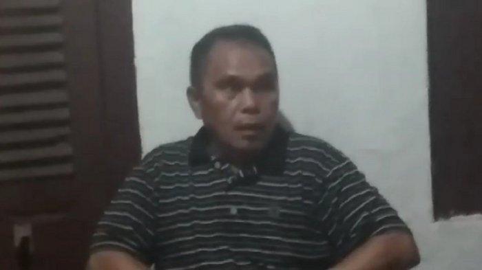 Alex Ahmad Hadi Ngala ketika dijumpai aparat di kediamannya, Kamis (6/5/2021) malam.