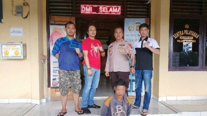 Diamankan : Trs (30) warga Desa Pulau Panggung, Kecamatan Semende Darat Laut (SDL), Kabupaten Muara Enim, tega mencabuli anak tirinya sebut saja Melati (14) siswi SMP hingga empat bulan.