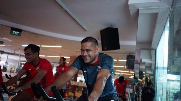 Andritany Ardhiyasa, Rezaldi Hehanussa dan pemain Persija Jakarta lainnya menjalani latihan di salah satu pusat kebugaran pada Selasa (25/2/2020).