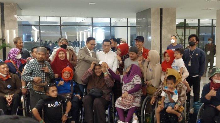 Anies Baswedan mengundang secara khusus masyarakat disabilitas menyaksikan malam puncak Jakarta Hajatan, Anies menyebut Stadion JIS ramah disabilitas.
