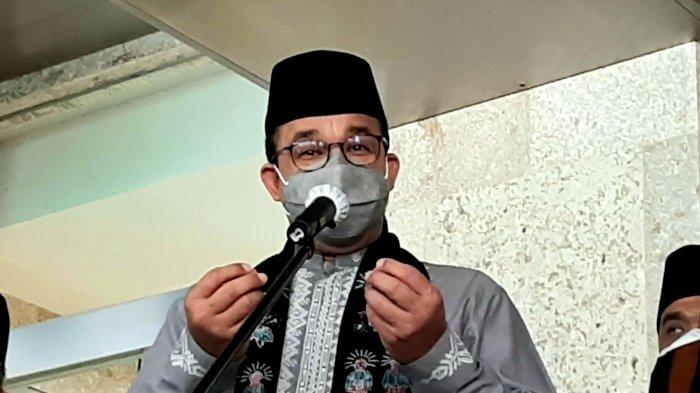 Gubernur DKI Jakarta Anies Baswedan setelah Jumatan di Masjid Istiqlal, Jakarta Pusat, Jumat (9/4/2021).