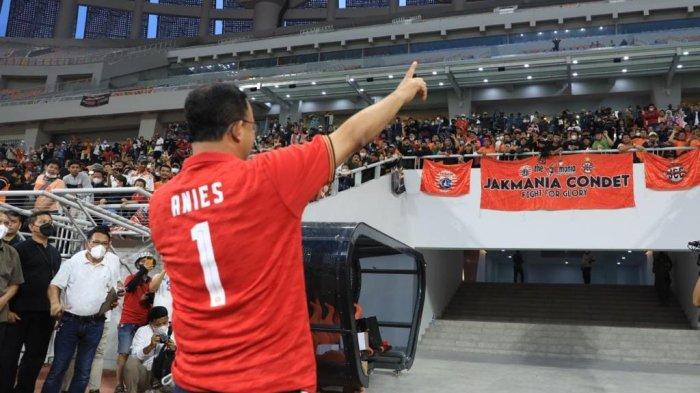 Gubernur Provinsi DKI Jakarta Anies Baswedan hadiri laga eksibisi yang mempertemukan legenda Persija bertajuk Trofeo Silaturahmi Jakarta di Jakarta International Stadium (JIS), Sabtu (7/5/2022)