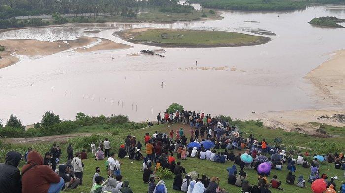 Antusiasme warga menonton MotoGP Mandalika dari Bukit Seger