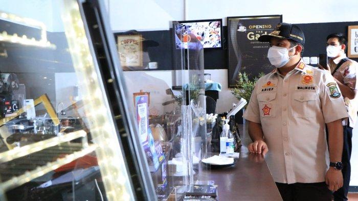 Wali Kota Tangerang, Arief R Wismansyah saat melaksanakan patroli di hari pertama pelaksanaan PPKM Darurat, Sabtu (3/7/2021).