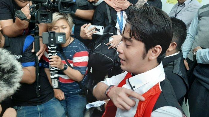 Artis Kriss Hatta di Pengadilan Negeri Jakarta Selatan, Pasar Minggu, Senin (14/10/2019).