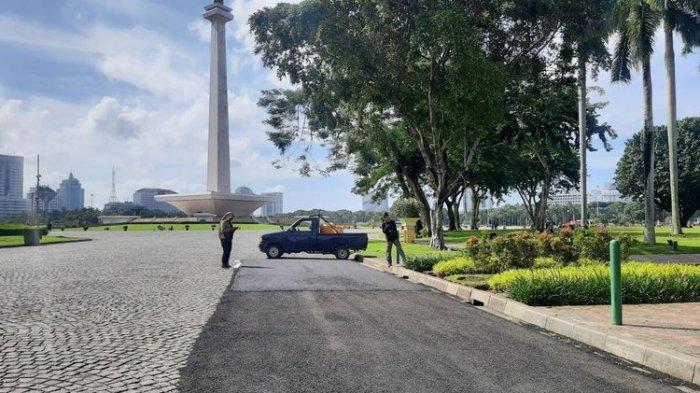 Aspal untuk balap mobil listrik Formula E mulai dipasang di Monas, Jakarta Pusat, Sabtu (22/2/2020).