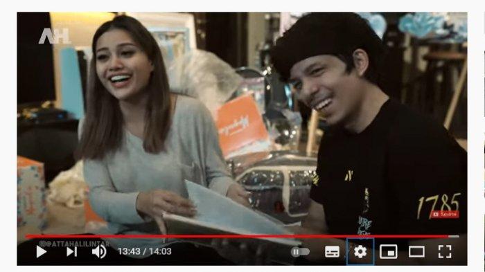 Atta Halilintar Antusias Baca Buku Soal Hubungan Badan, Aurel Ngakak Lihat Isinya: Oh Abang Demen Ya