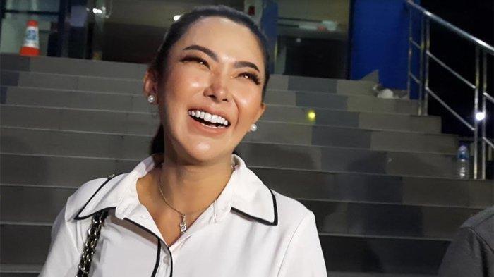 Ayu Aulia usai melakukan konsultasi hukum di Polda Metro Jaya, Jakarta Selatan, Rabu (21/7/2021).